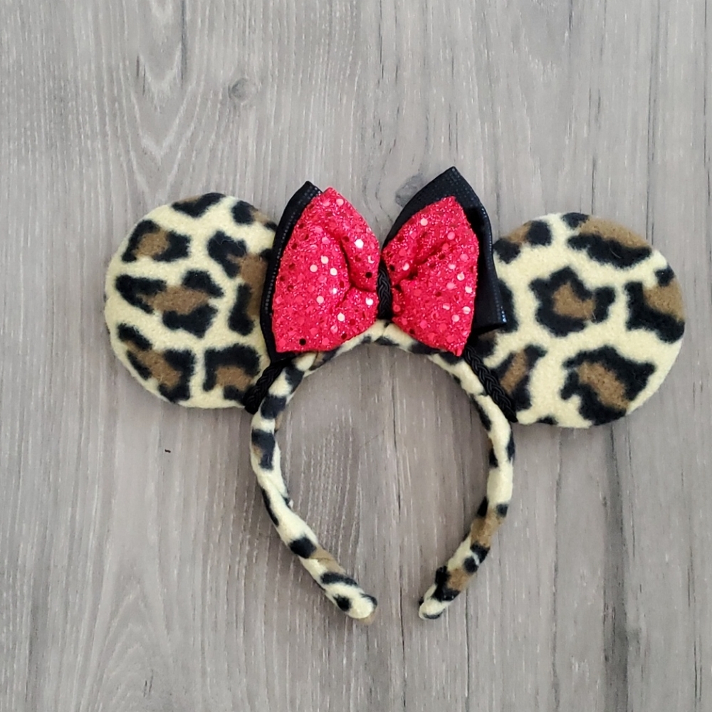 Minnie Mouse ears